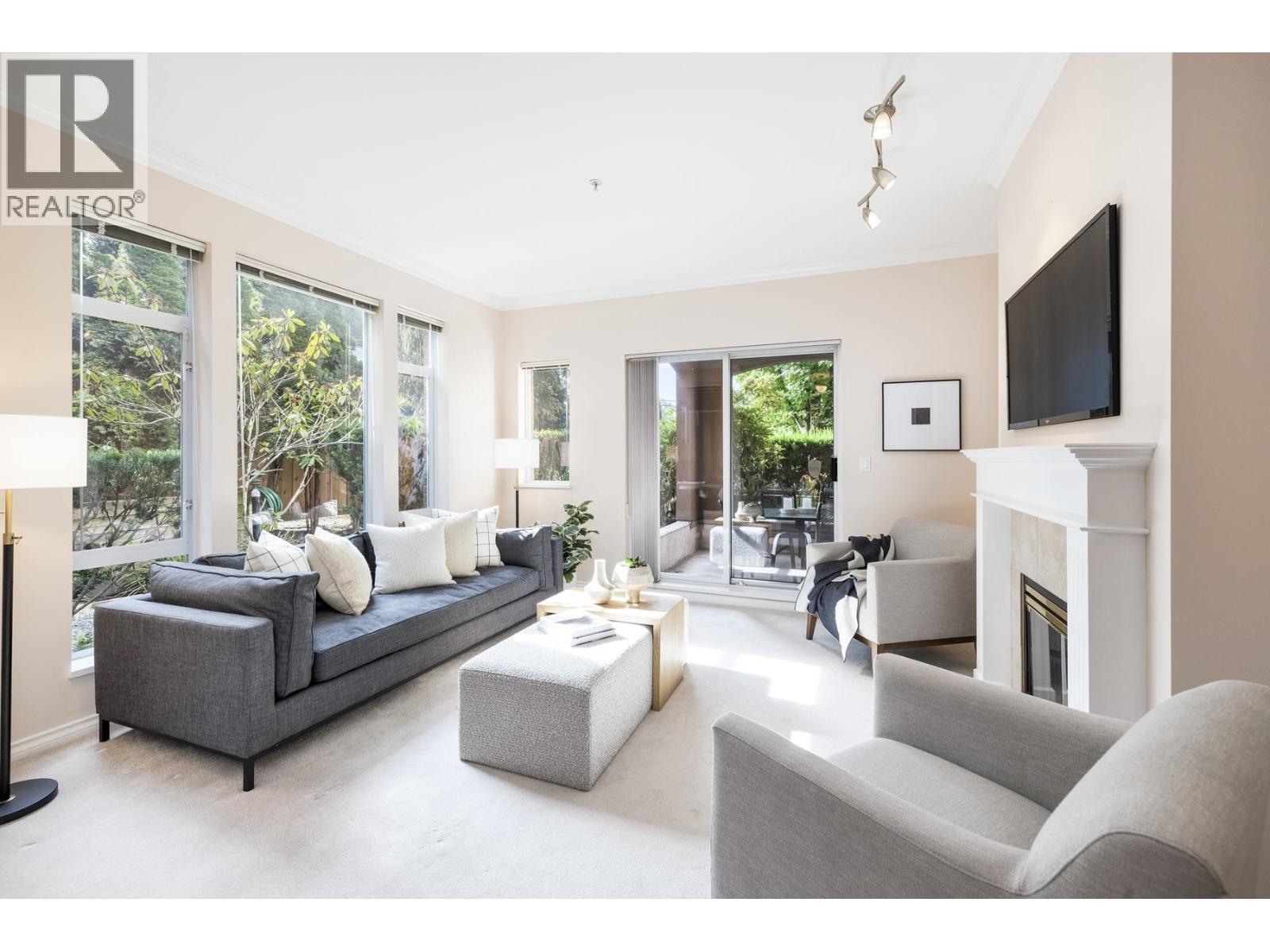 206 678 W QUEENS ROAD, North Vancouver, British Columbia