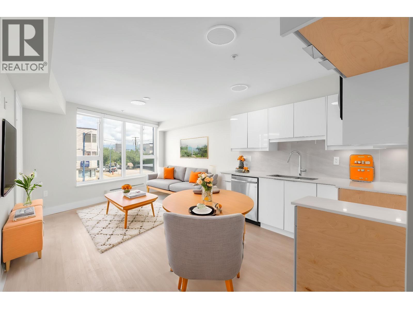 207 3050 KINGSWAY, Vancouver, British Columbia