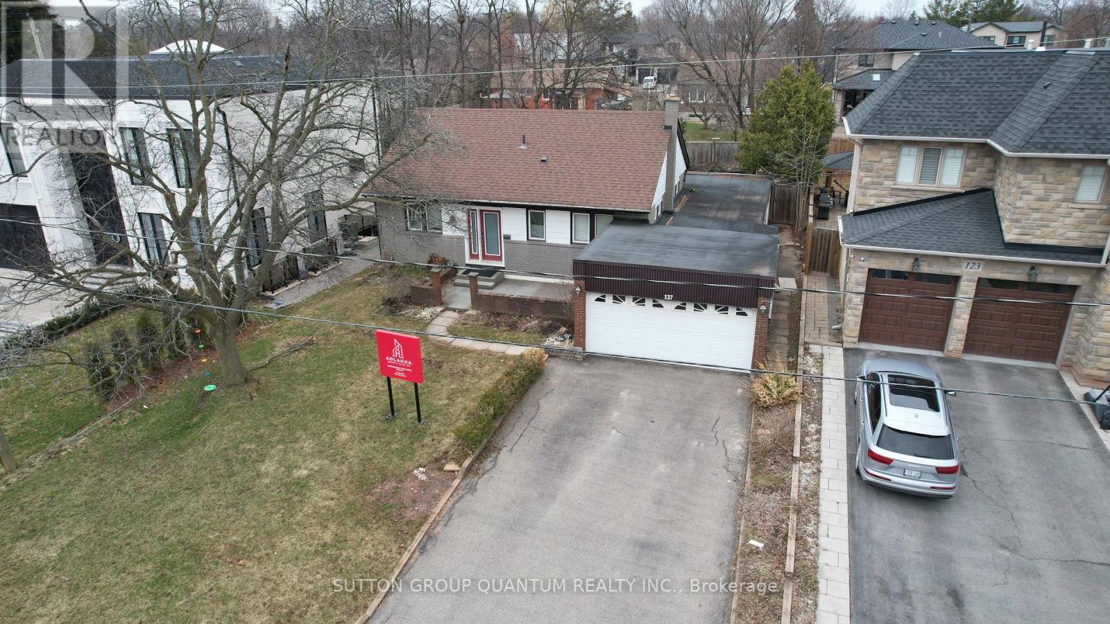 127 Mayfield Drive N, Oakville, Ontario  L6H 1K6 - Photo 4 - W13545806