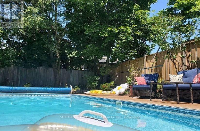 127 Mayfield Drive N, Oakville, Ontario  L6H 1K6 - Photo 3 - W13545806