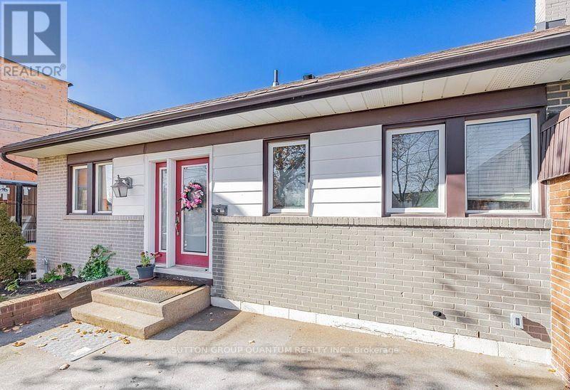 127 Mayfield Drive N, Oakville, Ontario  L6H 1K6 - Photo 2 - W13545806