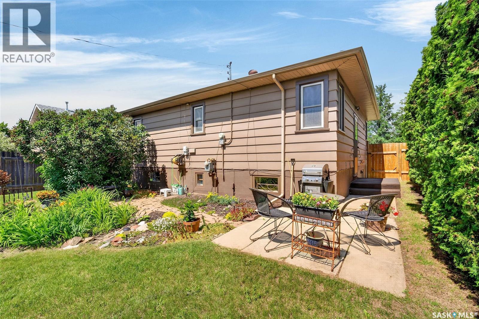 673 8th Street E, Prince Albert, Saskatchewan  S6V 0W8 - Photo 33 - SK042062