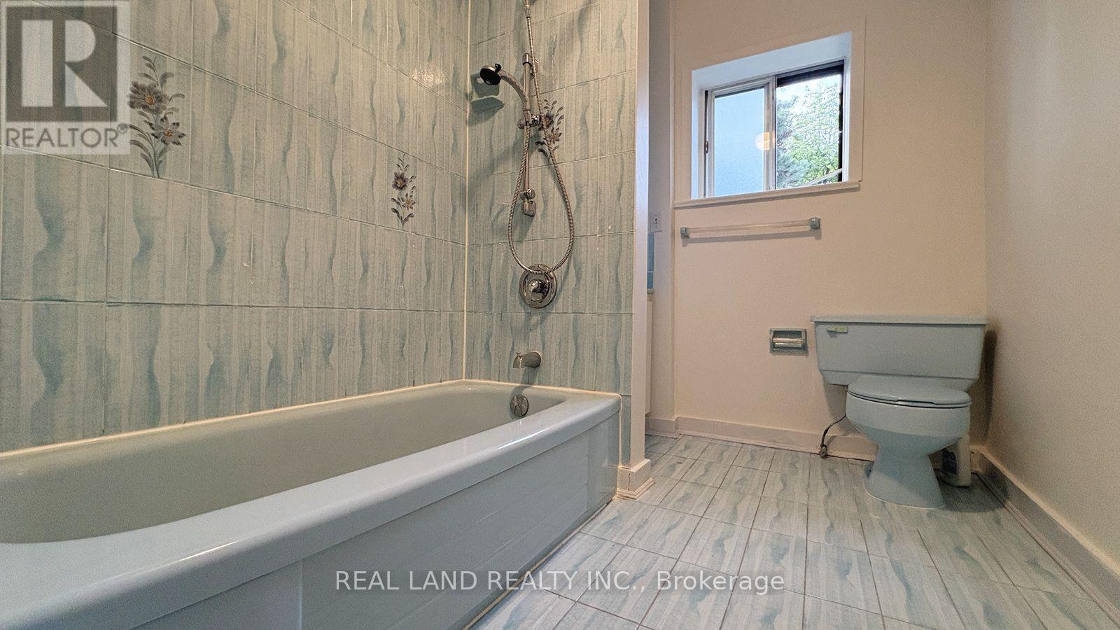 53 Lloydminster Crescent, Toronto, Ontario M2M 2S2 - Photo 21 - C13541426