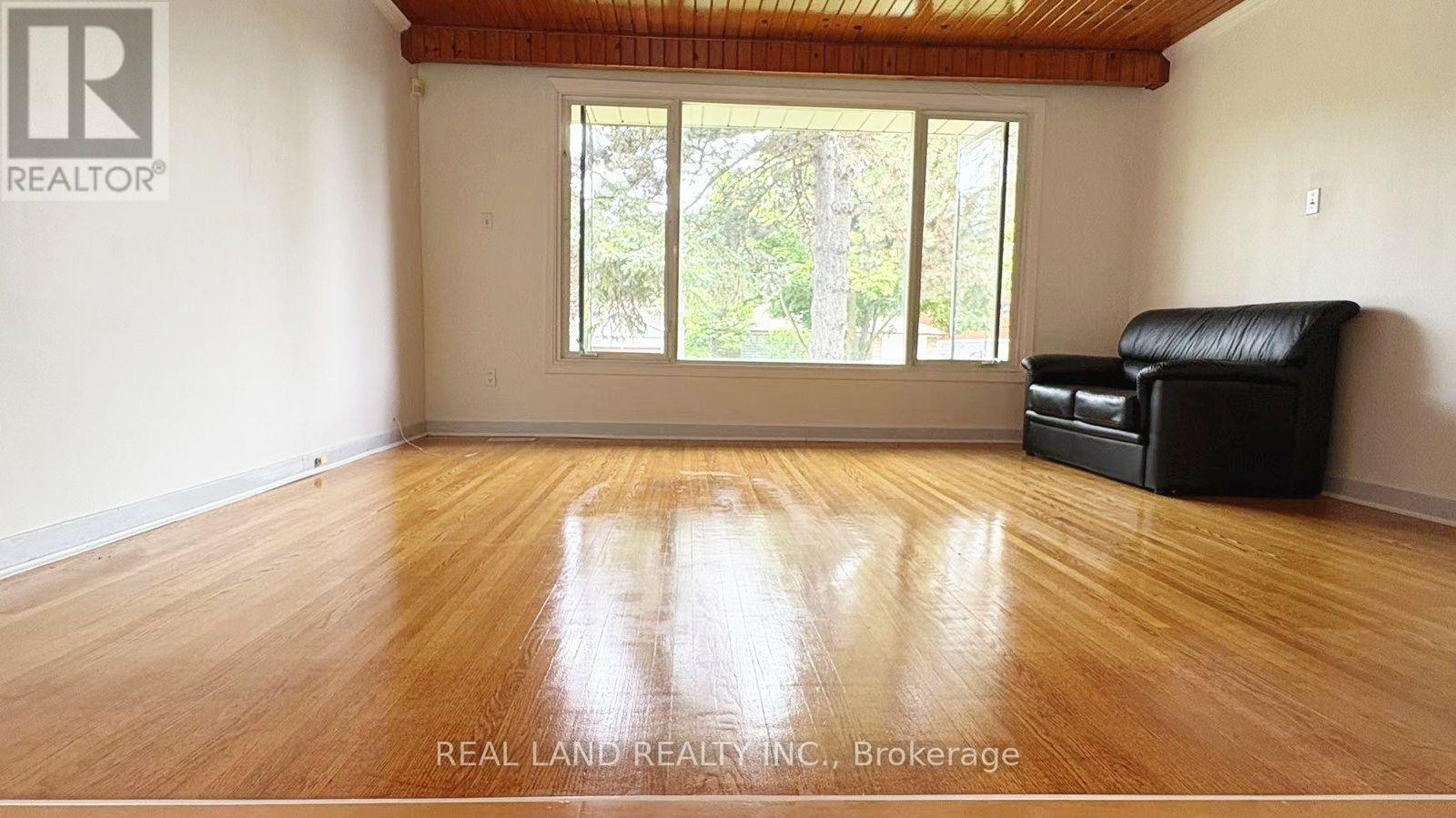 53 Lloydminster Crescent, Toronto, Ontario M2M 2S2 - Photo 5 - C13541426