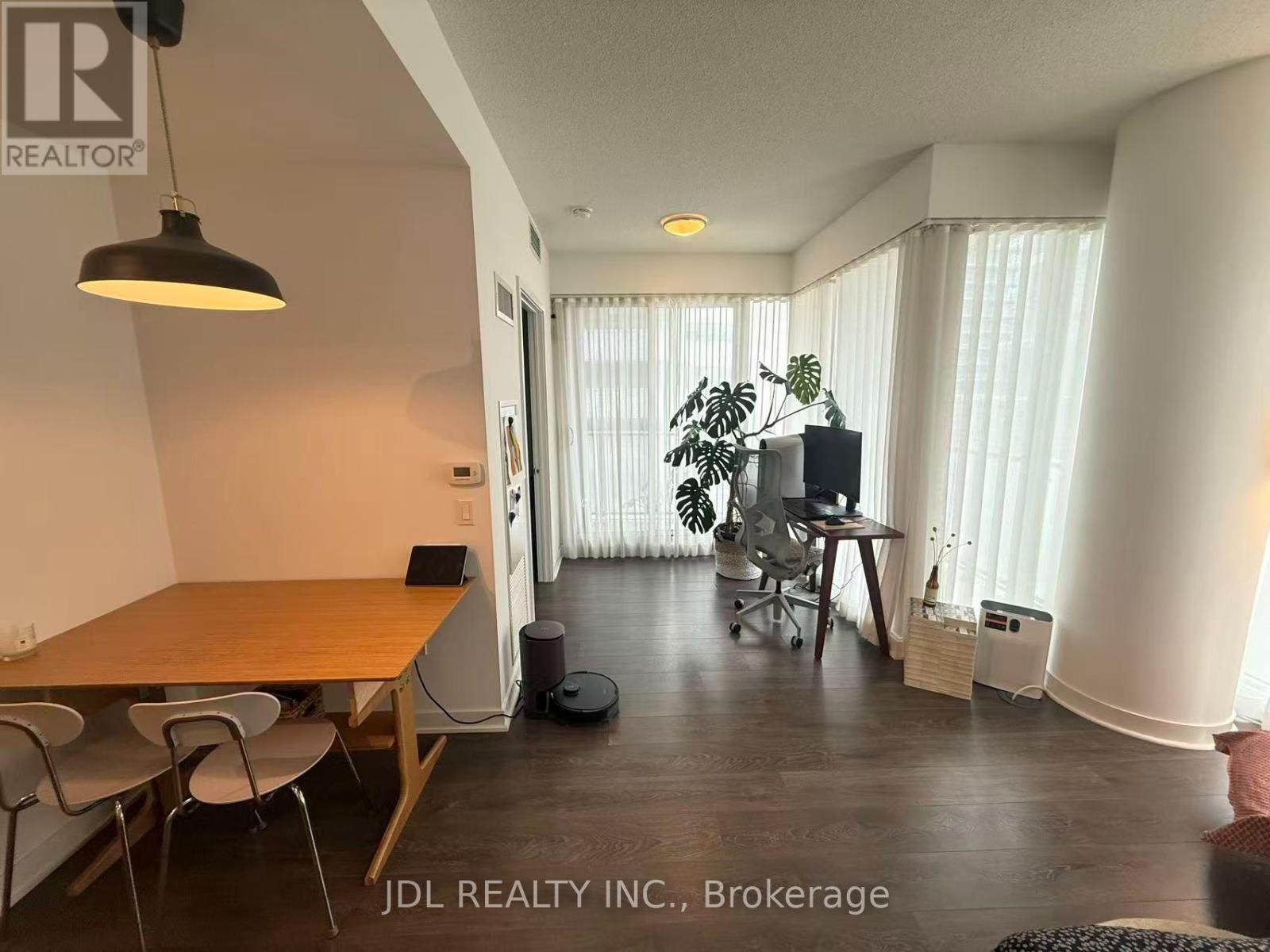 905 - 125 BLUE JAYS WAY, Toronto, Ontario