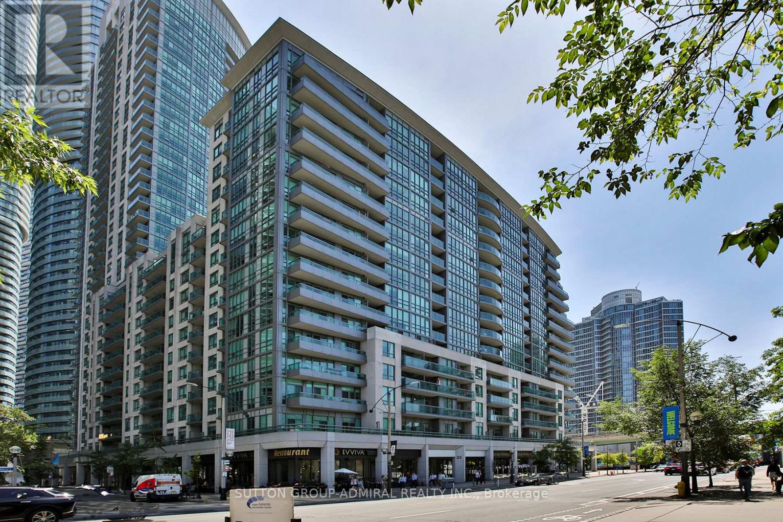 <div class="slider-price">$758,000</div><p>1017 - 25 Lower Simcoe Street, Toronto, Ontario</p>