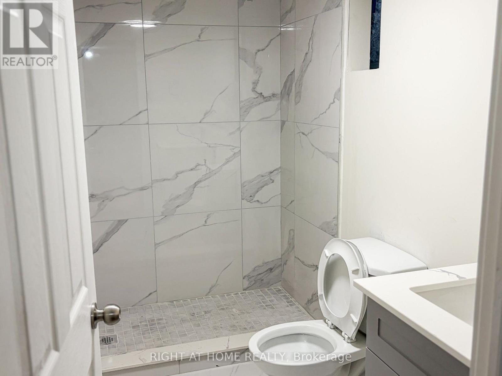 Basement - 300 South Kingsway, Toronto, Ontario  M6S 3T9 - Photo 9 - W13419214