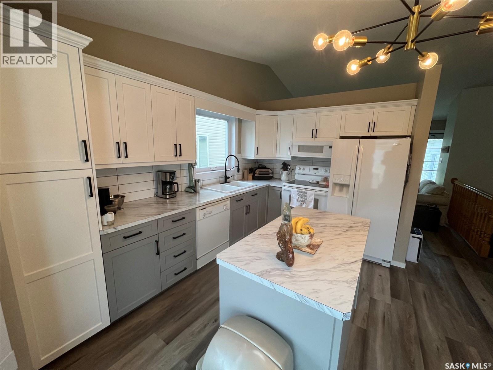 110 26th Street E, Prince Albert, Saskatchewan  S6V 1Z7 - Photo 3 - SK042173