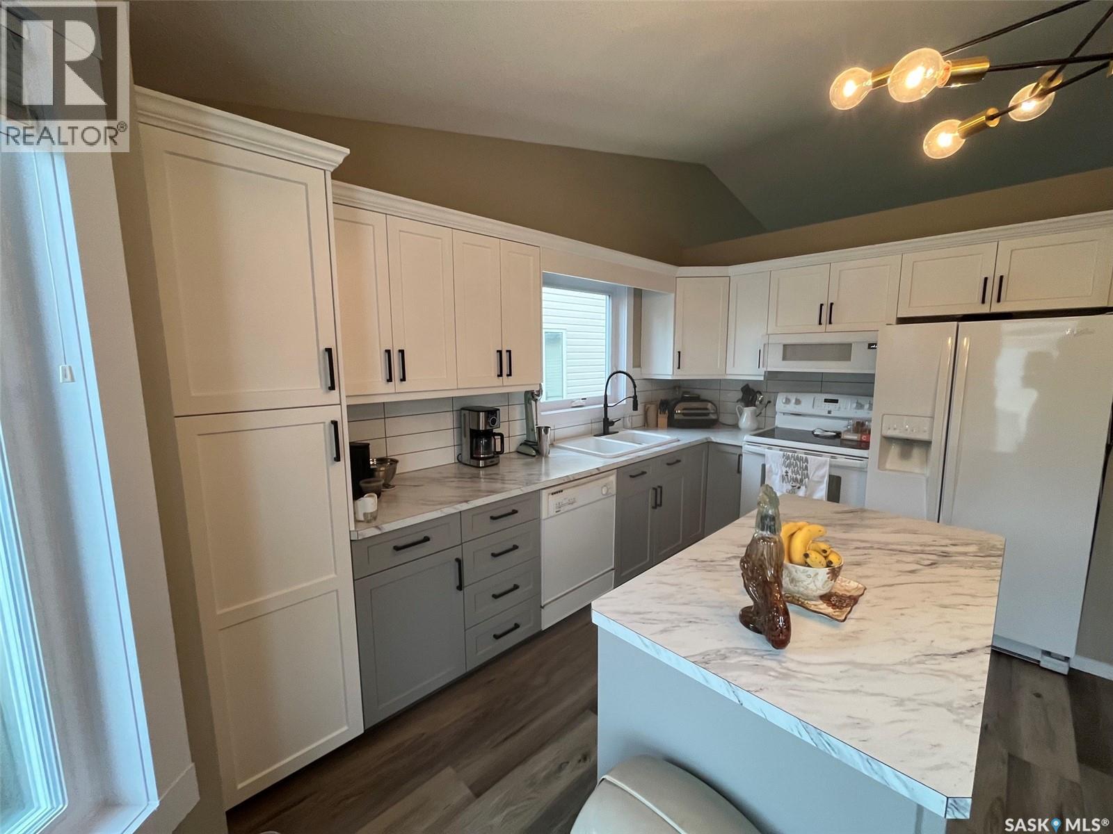 110 26th Street E, Prince Albert, Saskatchewan  S6V 1Z7 - Photo 4 - SK042173