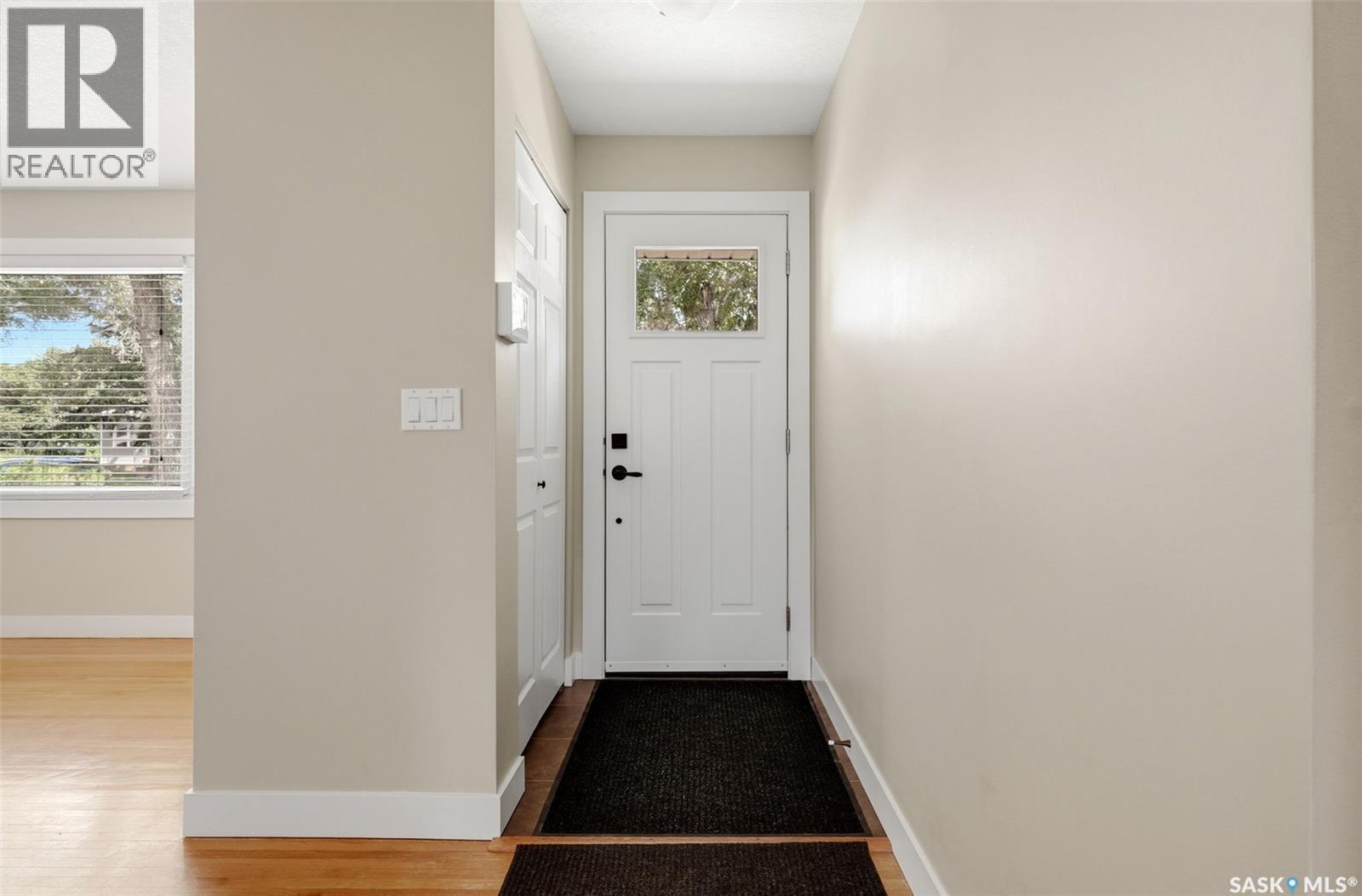233 Orchard Crescent, Regina, Saskatchewan  S4S 5B9 - Photo 2 - SK042074