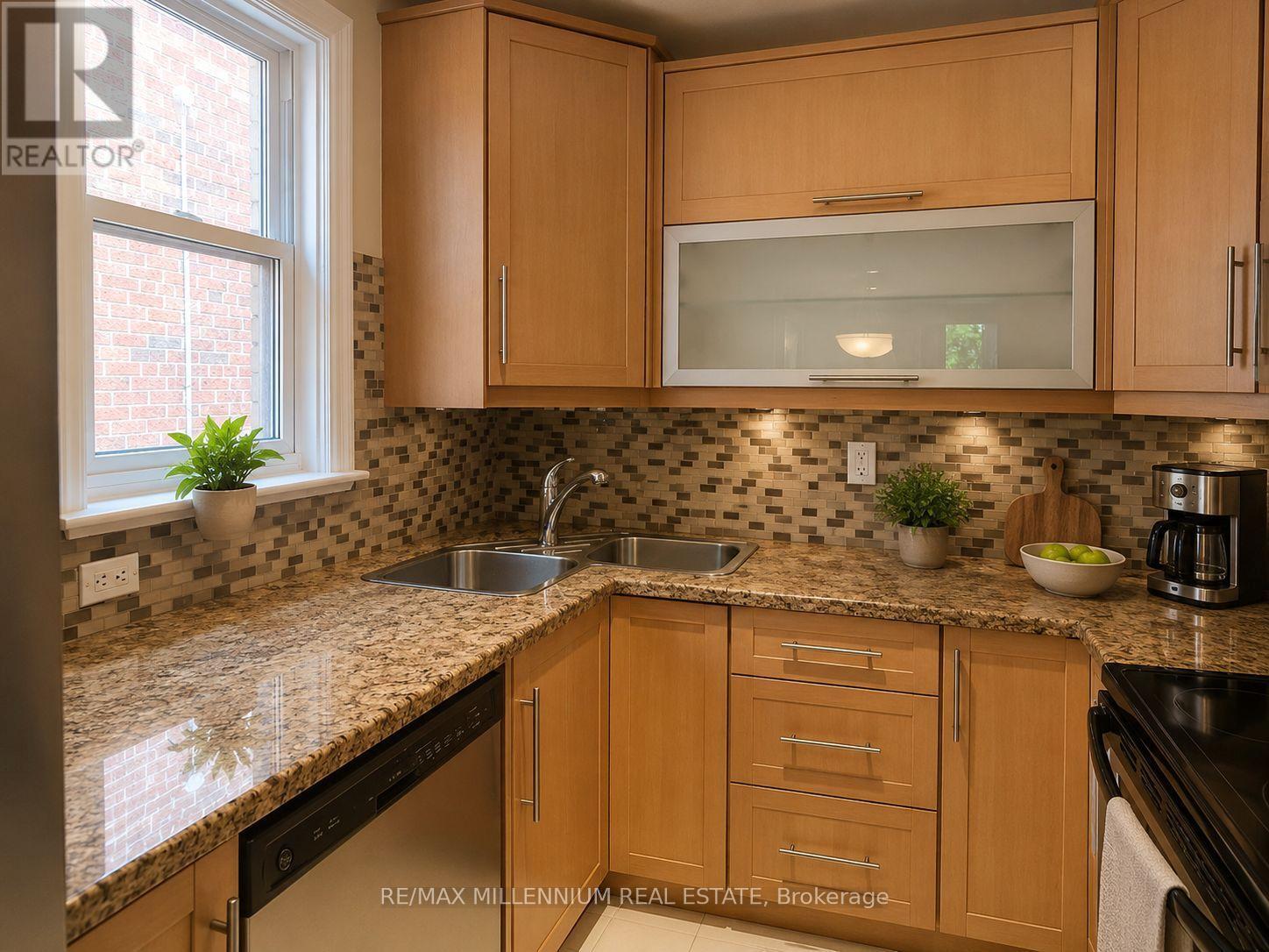 2 - 201 High Park Avenue, Toronto, Ontario  M6P 2S5 - Photo 7 - W13531582