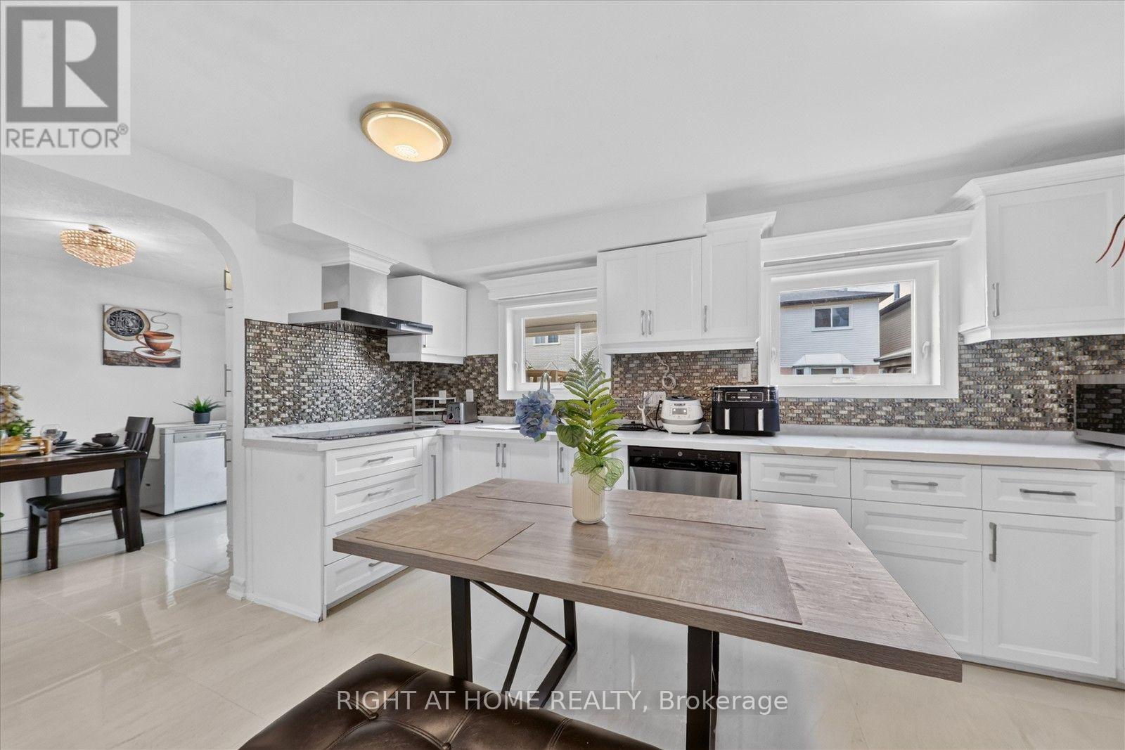 531 Wallenberg Crescent, Mississauga, Ontario  L5B 3L8 - Photo 19 - W13546876