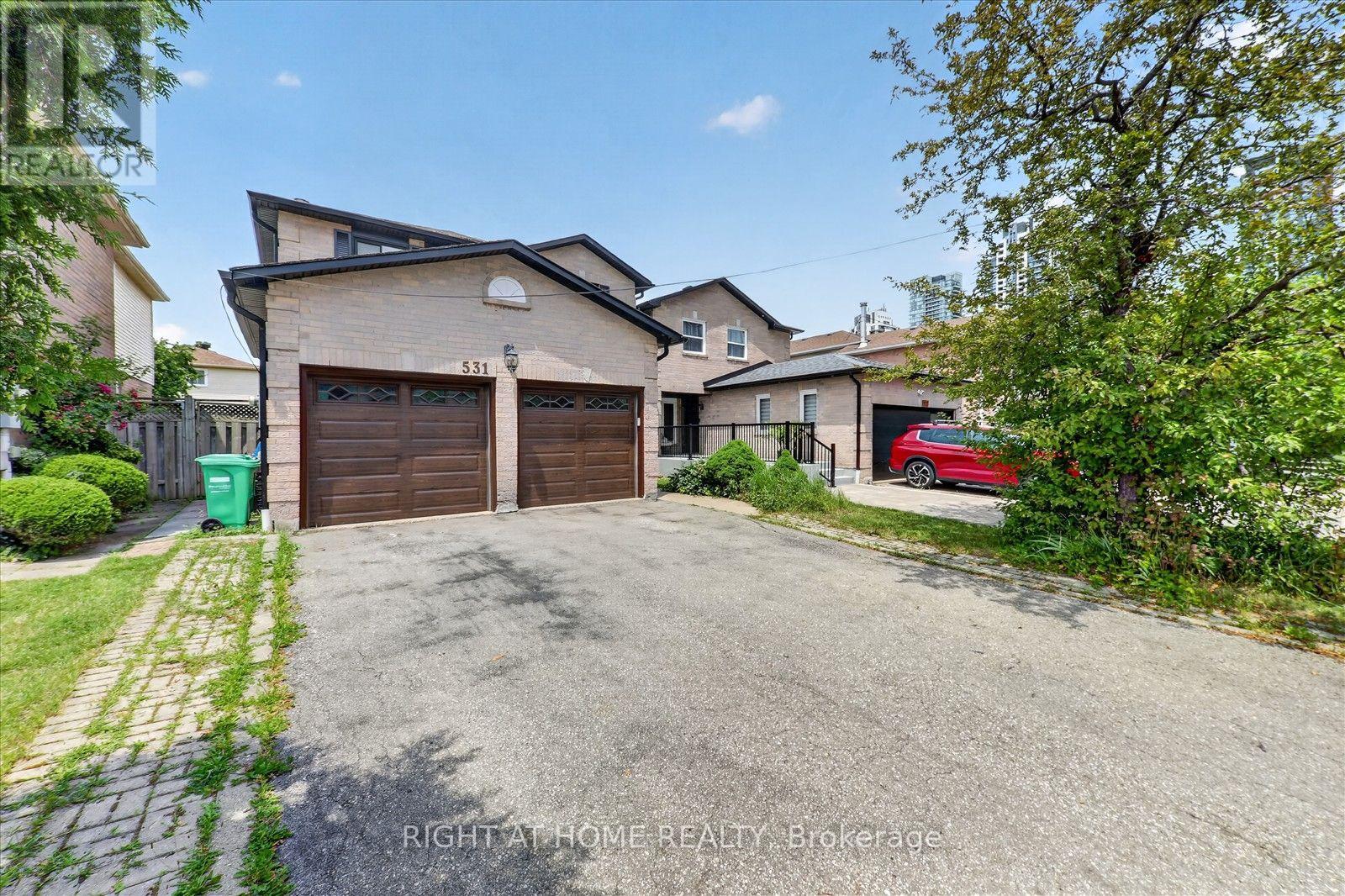 531 Wallenberg Crescent, Mississauga, Ontario  L5B 3L8 - Photo 2 - W13546876
