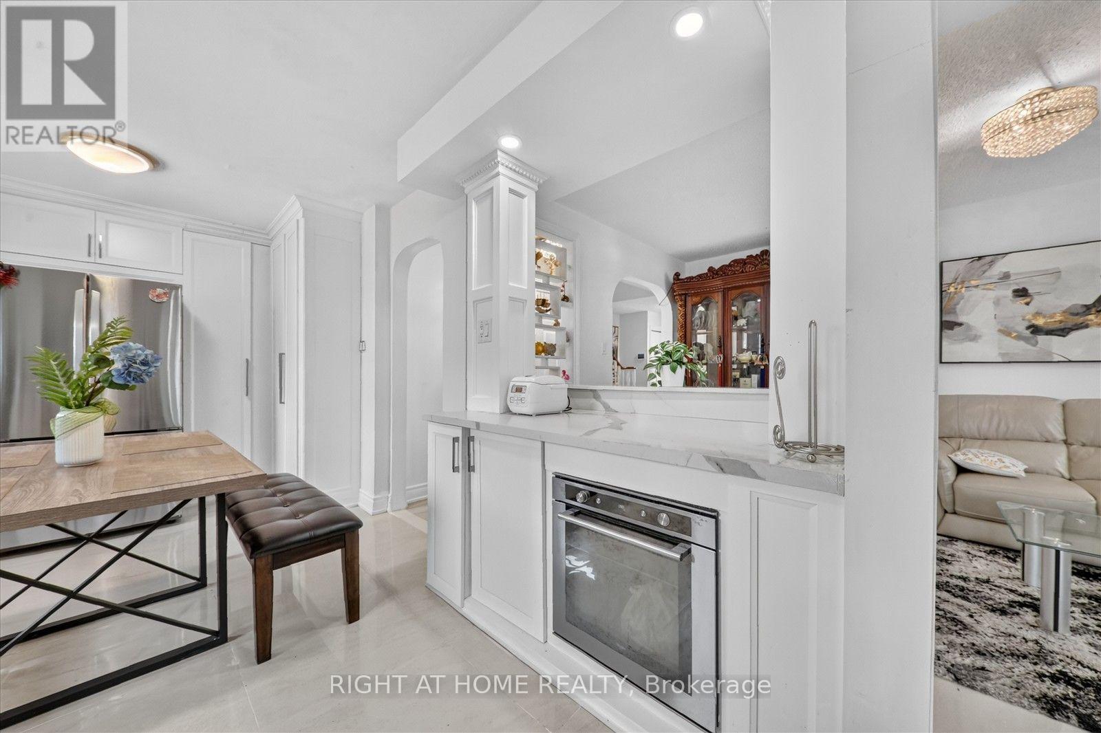 531 Wallenberg Crescent, Mississauga, Ontario  L5B 3L8 - Photo 21 - W13546876