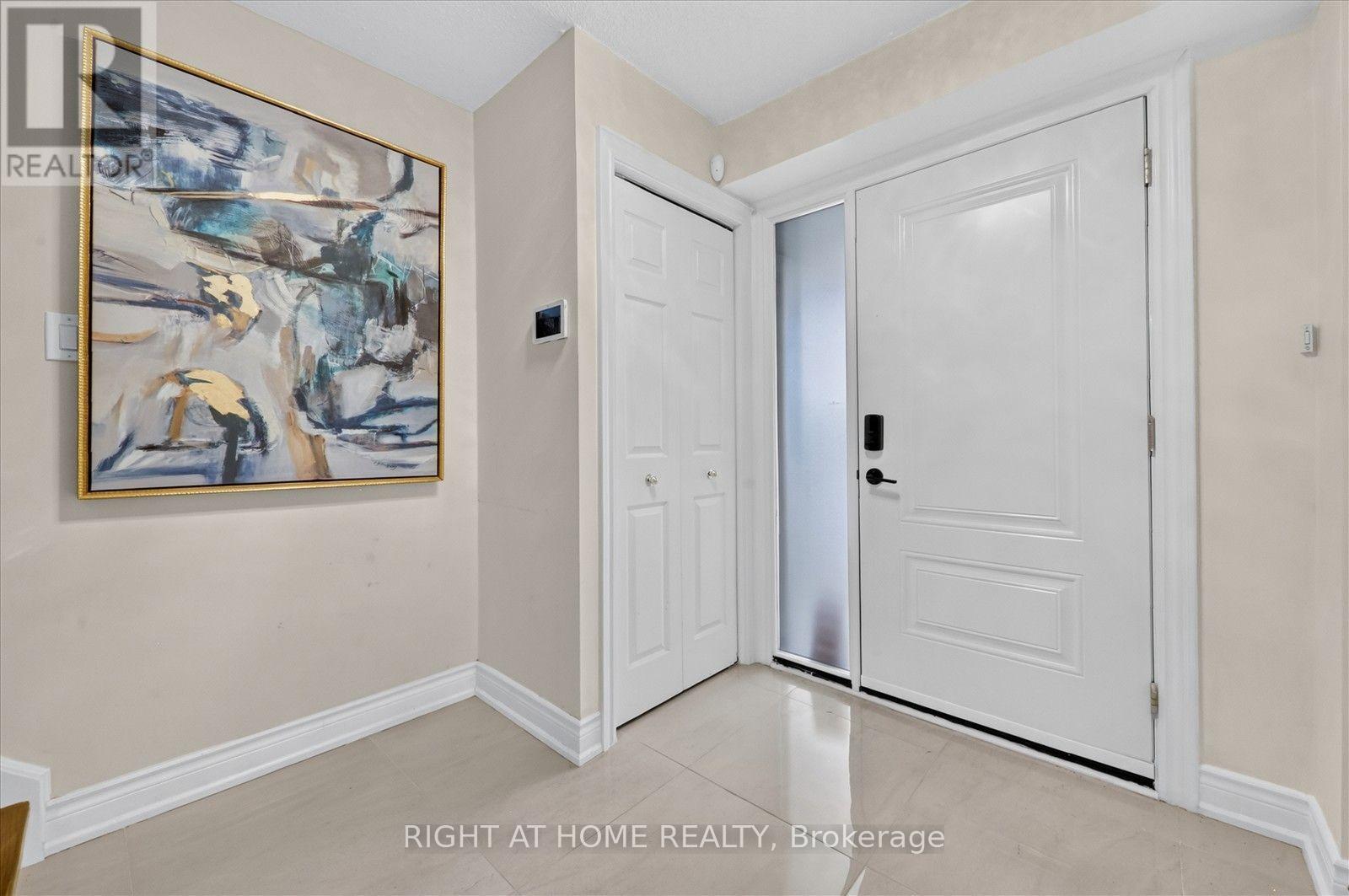 531 Wallenberg Crescent, Mississauga, Ontario  L5B 3L8 - Photo 7 - W13546876
