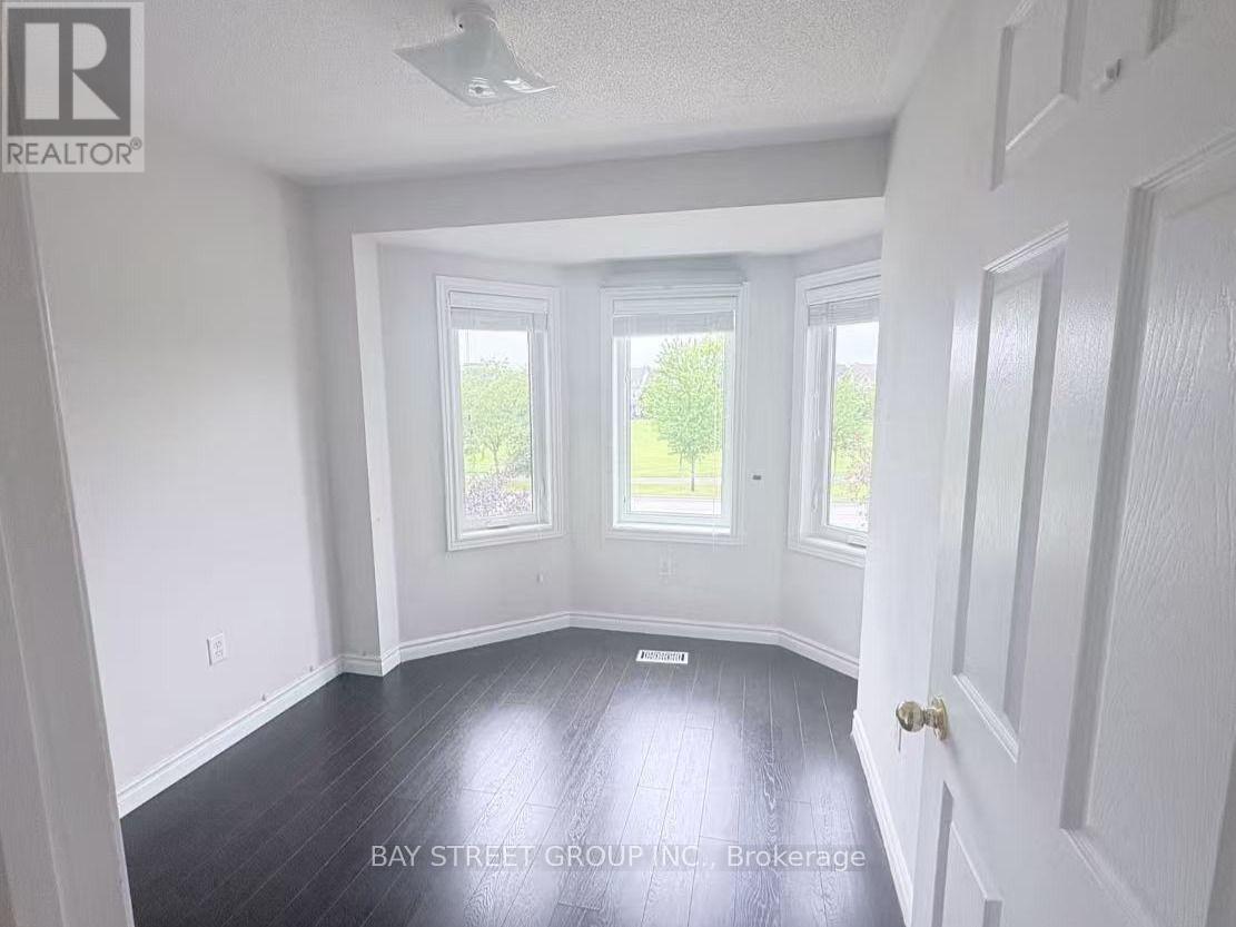 256 Glenashton Drive, Oakville, Ontario  L6H 6H5 - Photo 10 - W13466194