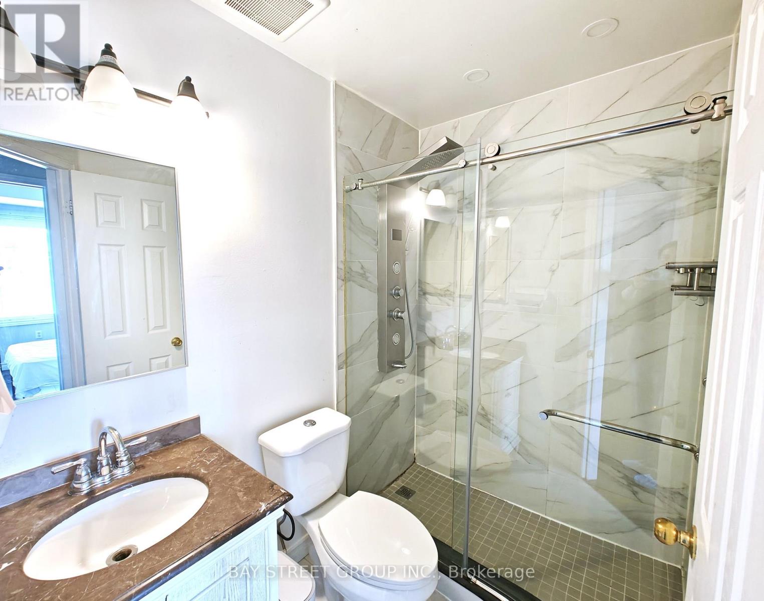 256 Glenashton Drive, Oakville, Ontario  L6H 6H5 - Photo 12 - W13466194
