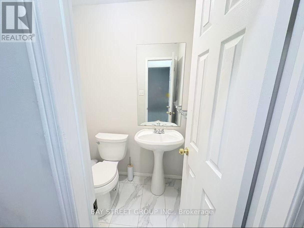 256 Glenashton Drive, Oakville, Ontario  L6H 6H5 - Photo 20 - W13466194