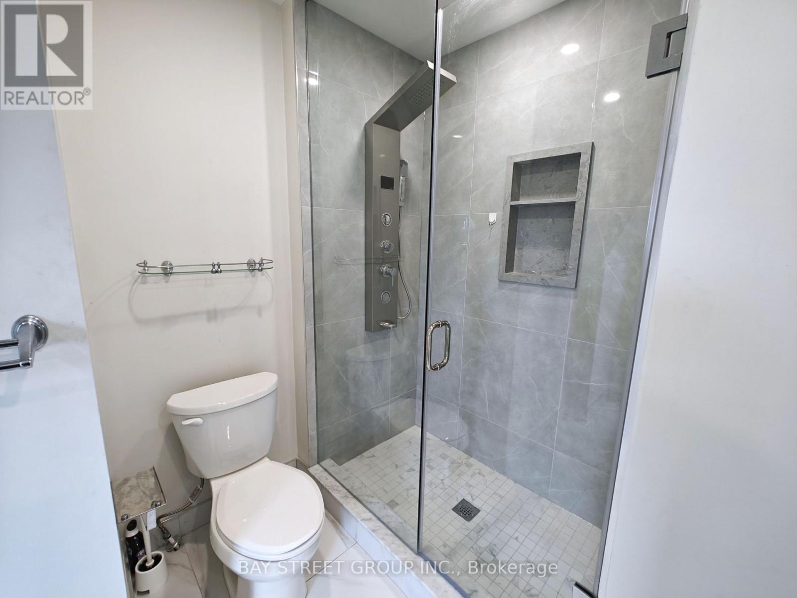 256 Glenashton Drive, Oakville, Ontario  L6H 6H5 - Photo 19 - W13466194