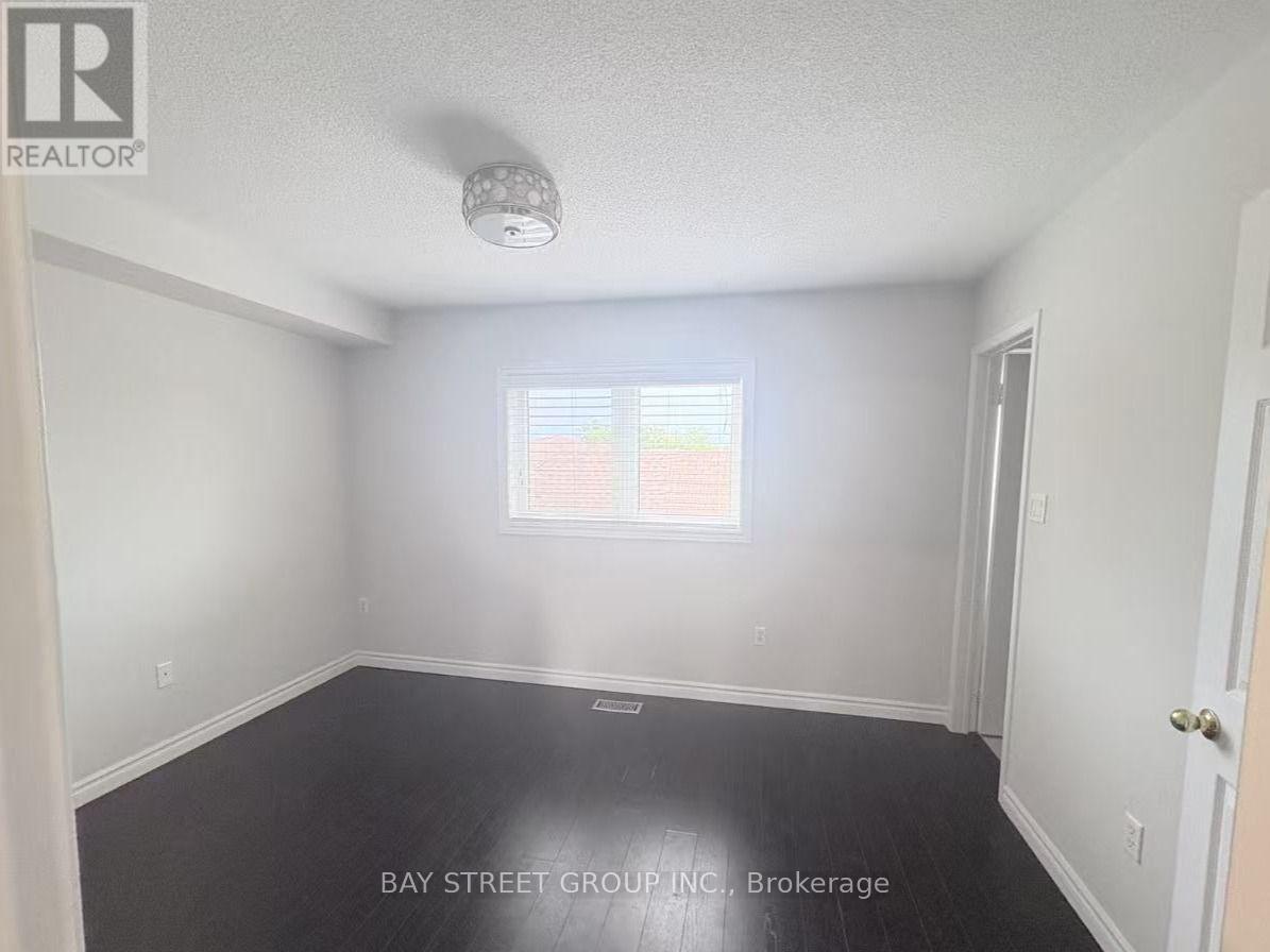 256 Glenashton Drive, Oakville, Ontario  L6H 6H5 - Photo 8 - W13466194