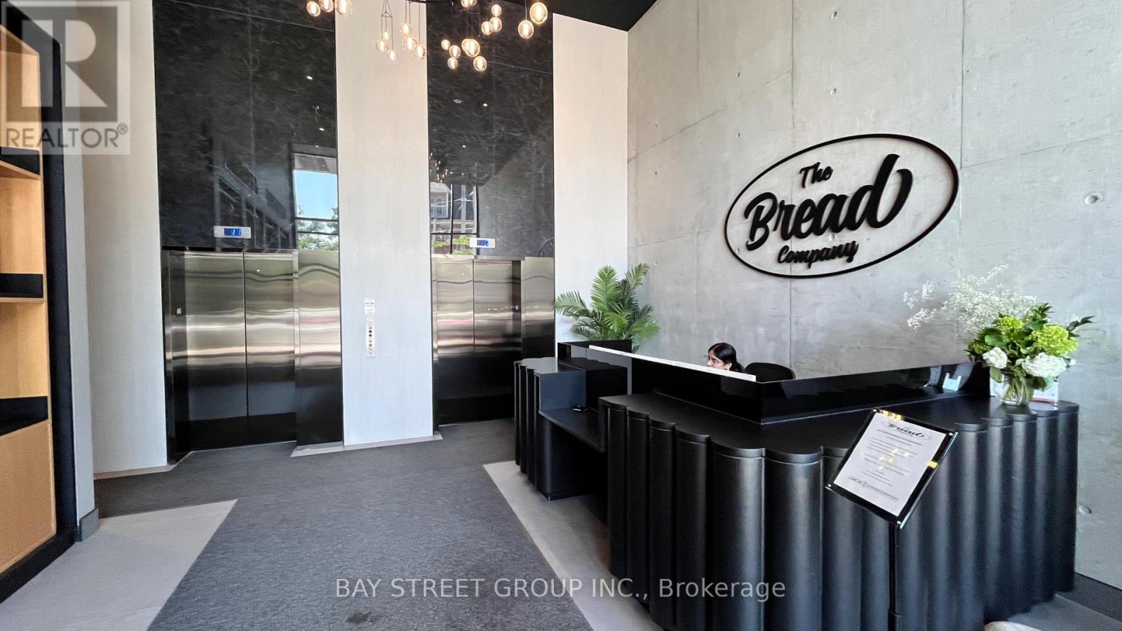 1704 - 195 Mccaul Street, Toronto, Ontario  M5T 1W6 - Photo 2 - C13546948