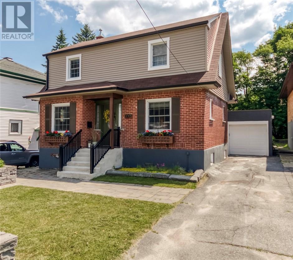 245 Wembley, Greater Sudbury, Ontario