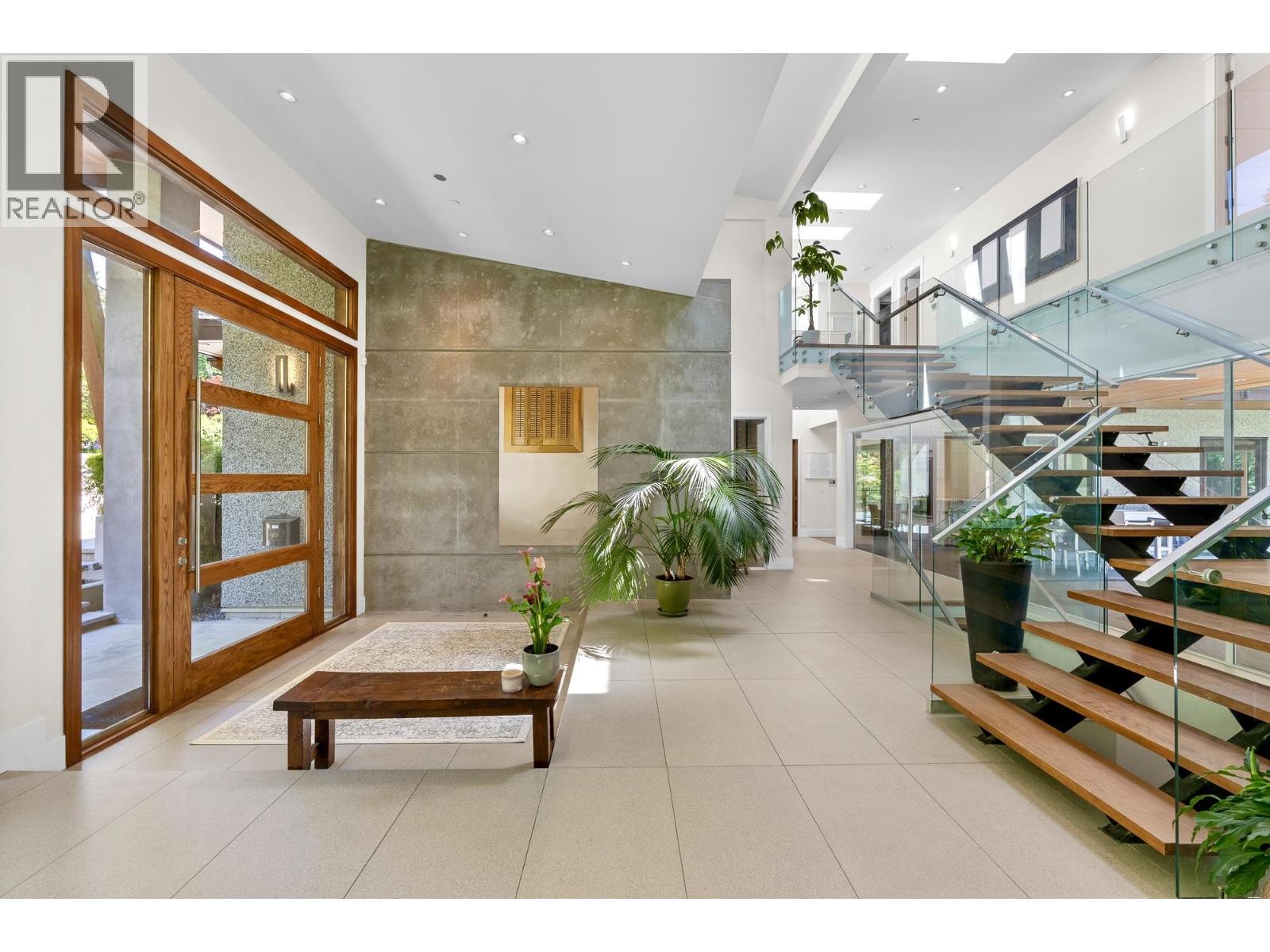 388 Hidhurst Place, West Vancouver, British Columbia V7S 1K1 - Photo 3 - R3144261