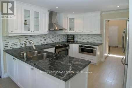 32 Kew Gardens, Richmond Hill, Ontario  L4B 1R5 - Photo 4 - N13547056