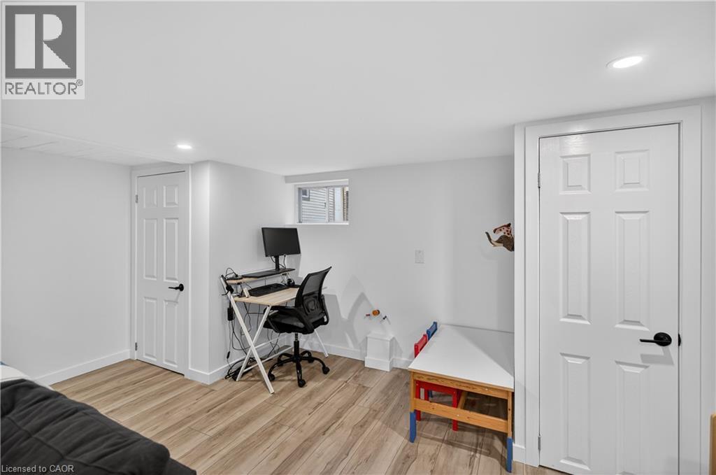 486 East 38th Street, Hamilton, Ontario  L8V 4G8 - Photo 38 - 40812550