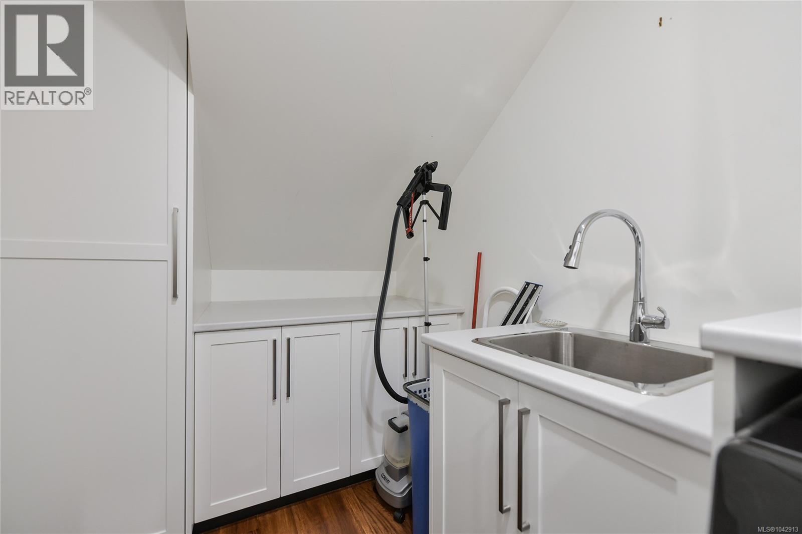 851 Sayward Rd