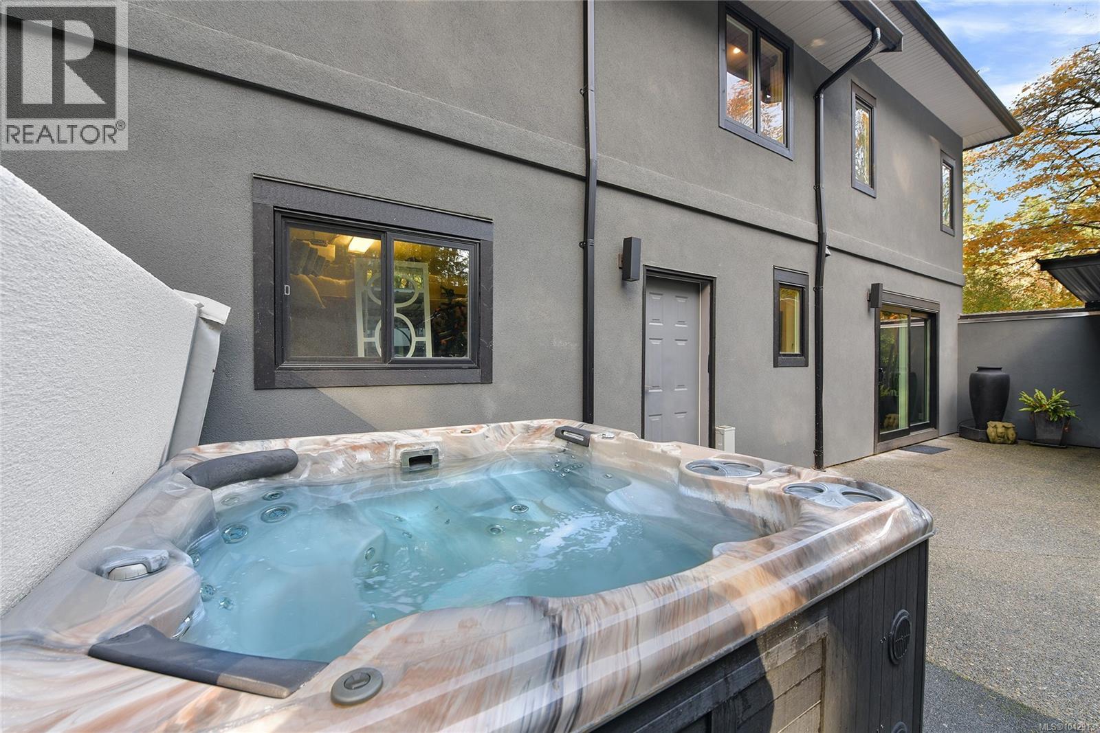 851 Sayward Rd