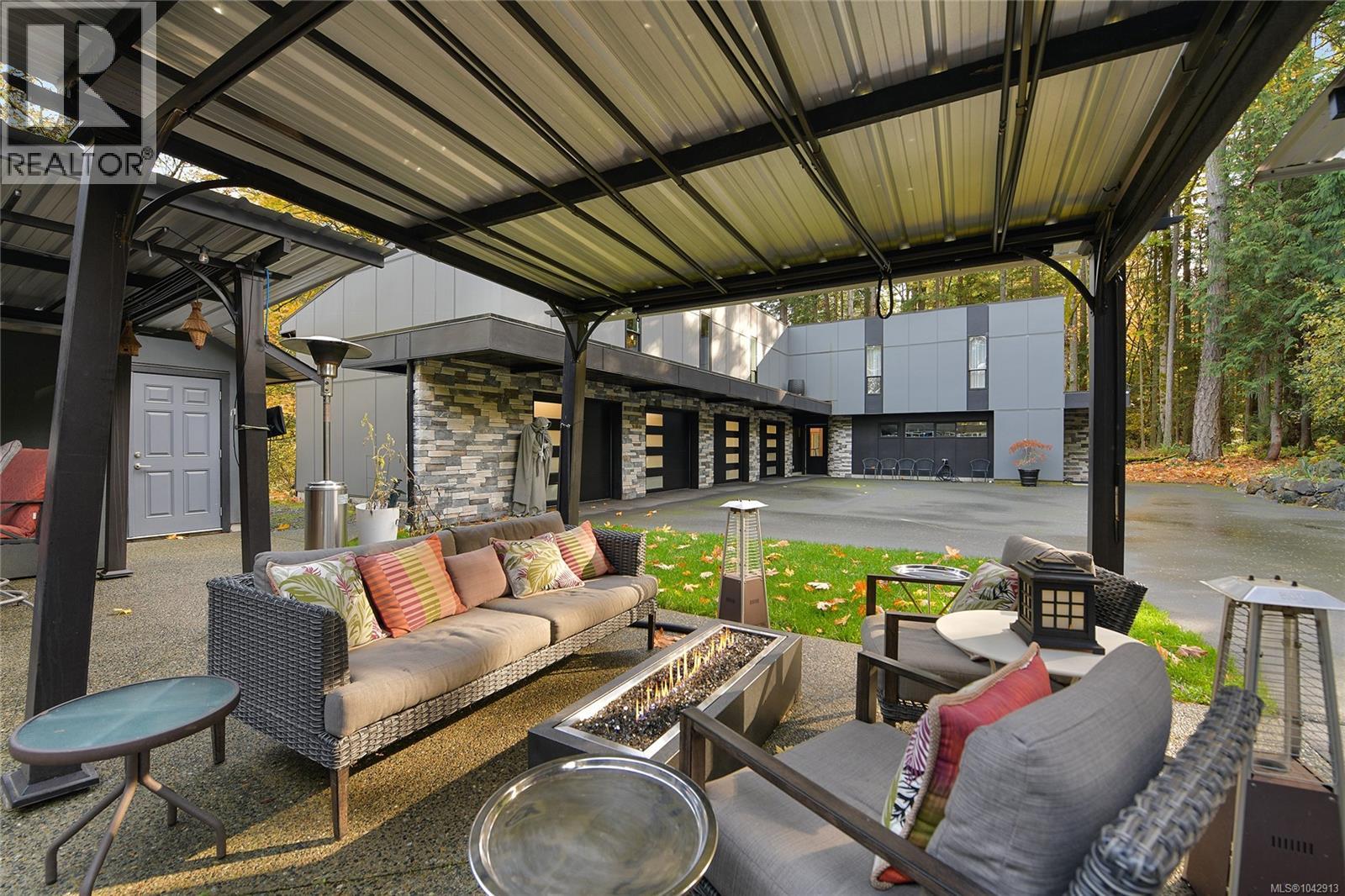 851 Sayward Rd