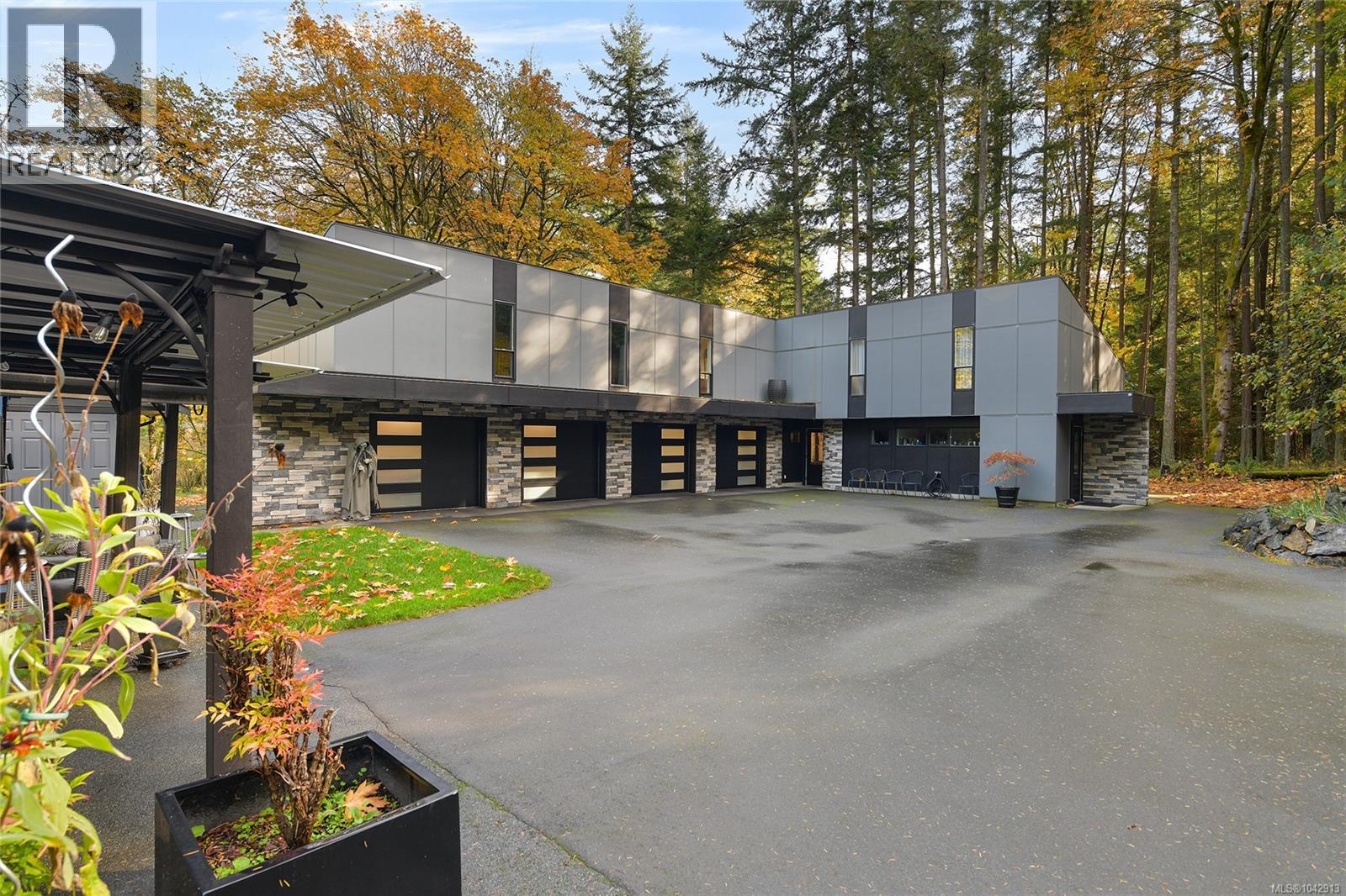 851 Sayward Rd
