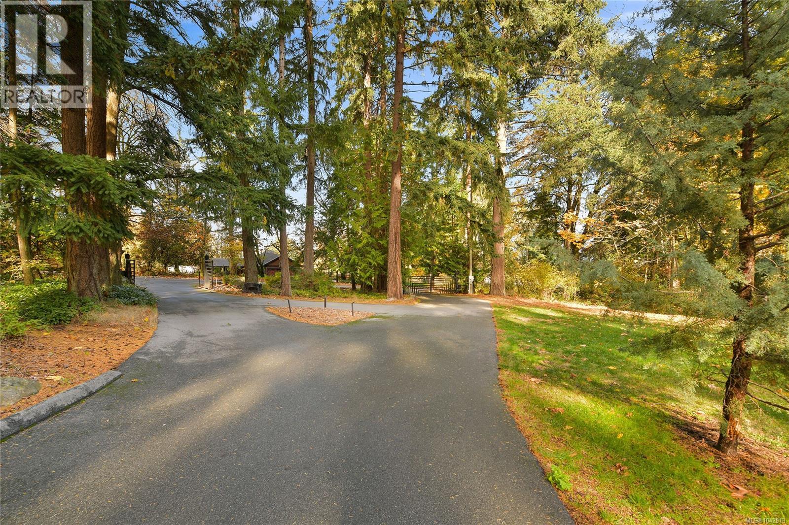 851 Sayward Rd