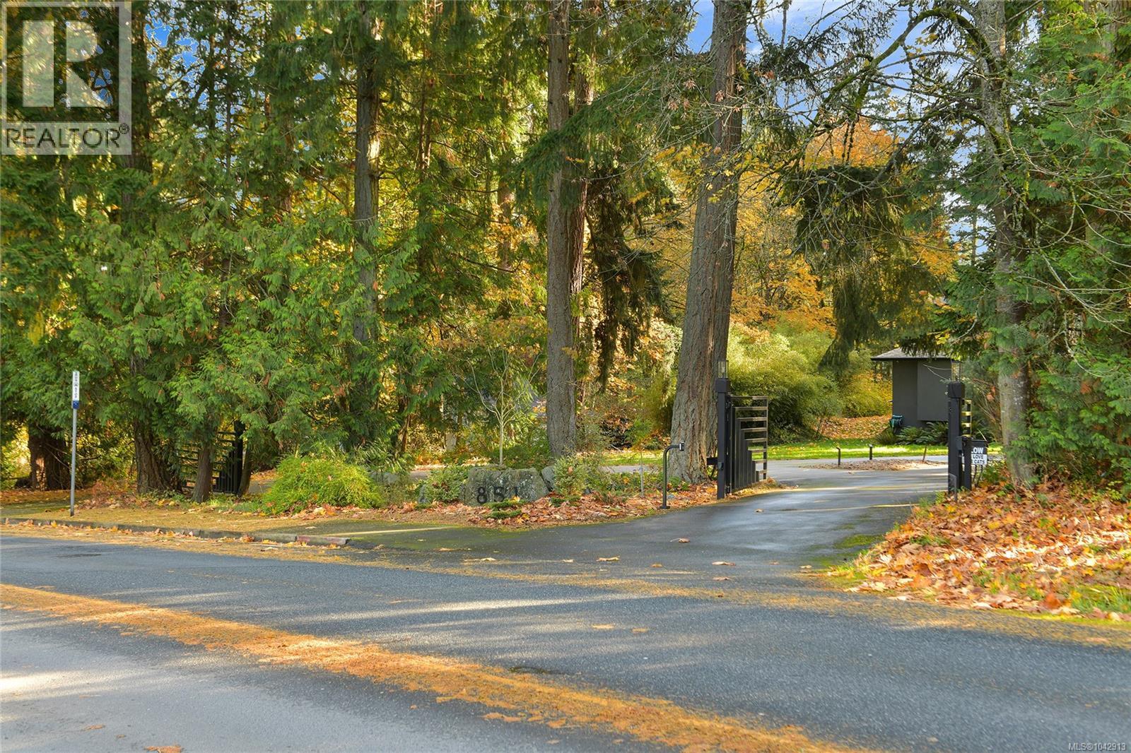 851 Sayward Rd