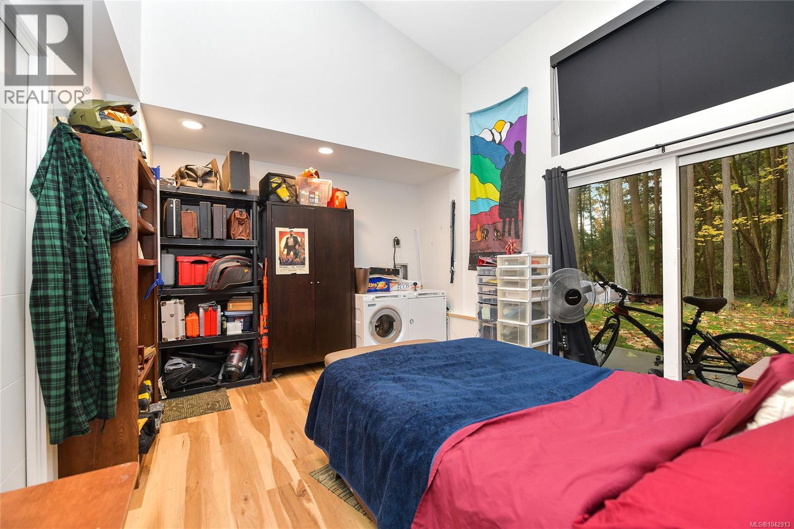 851 Sayward Rd