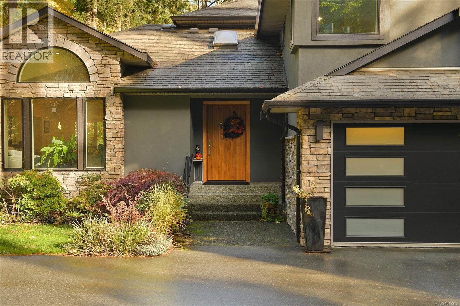 851 Sayward Rd