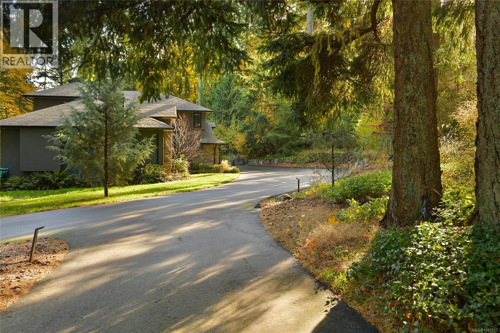 851 Sayward Rd