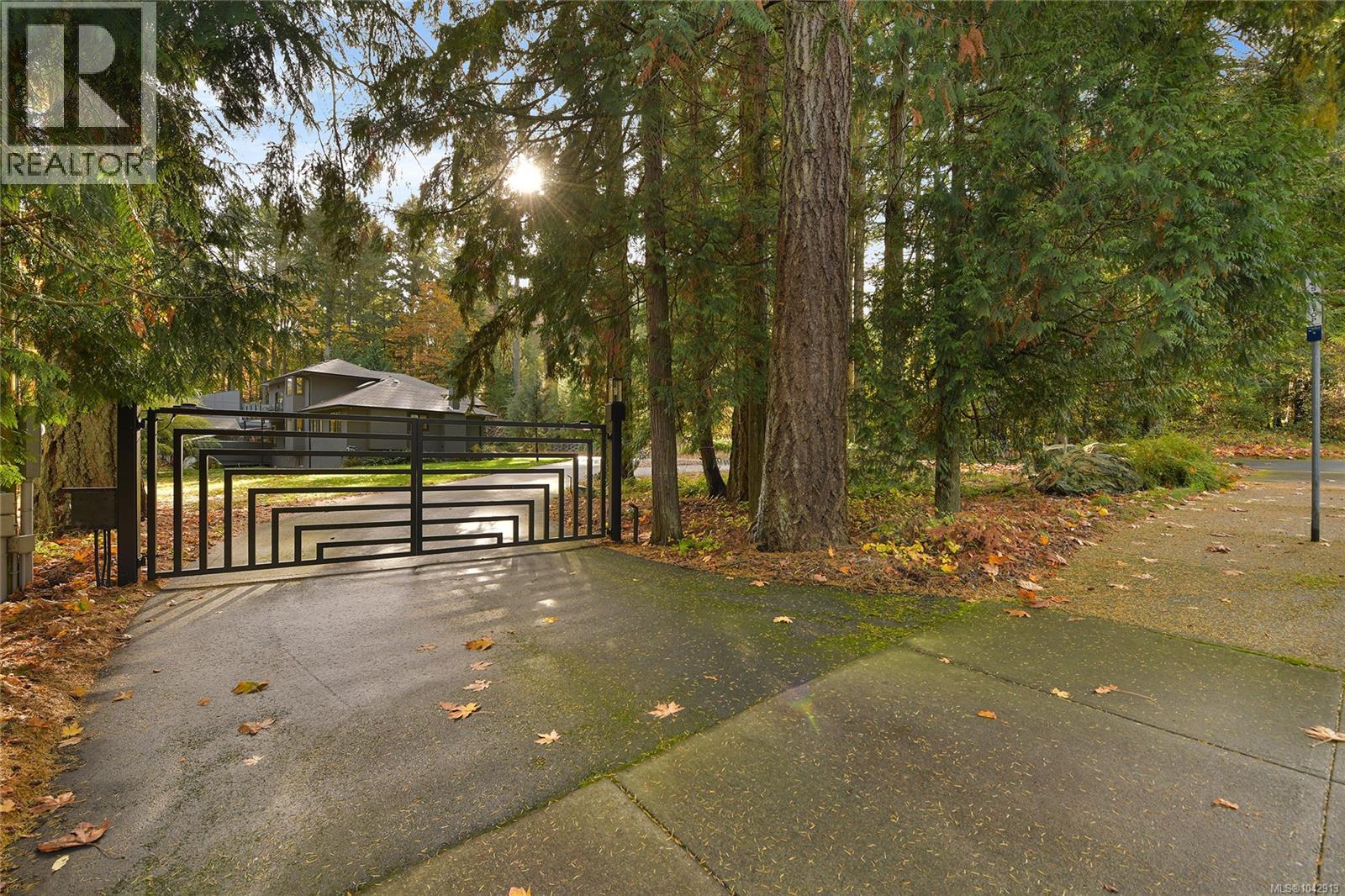 851 Sayward Rd