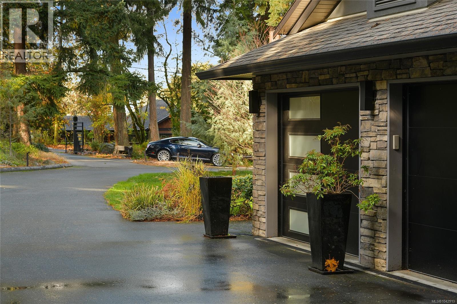 851 Sayward Rd