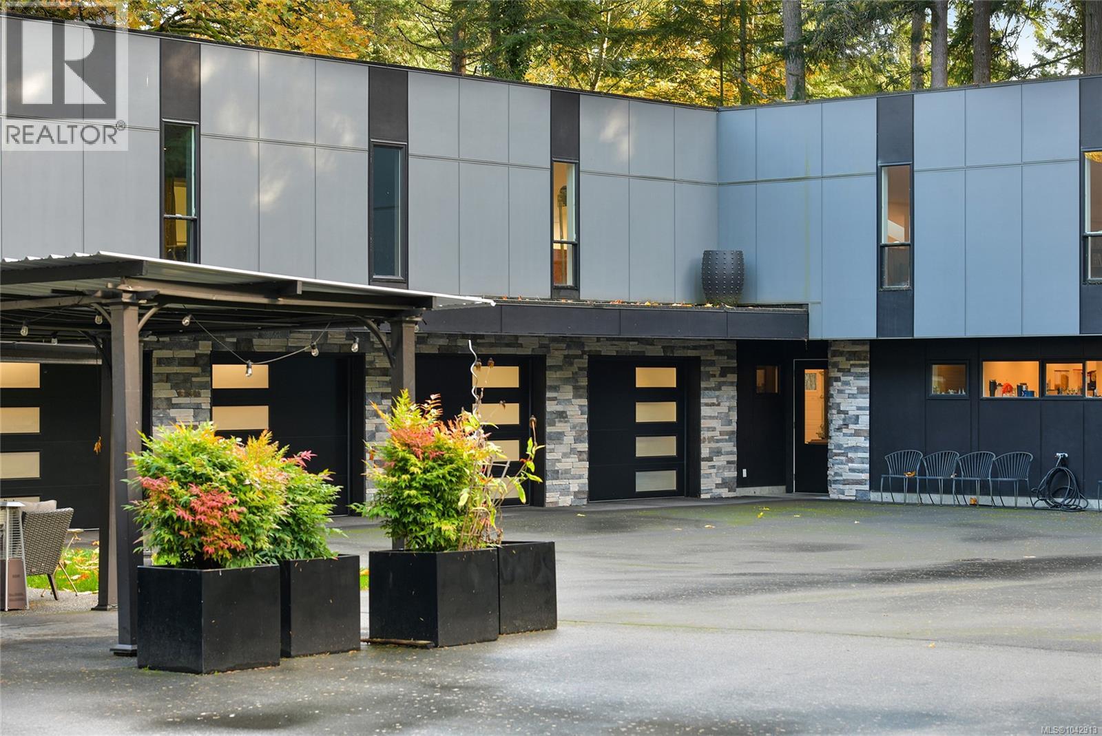 851 Sayward Rd