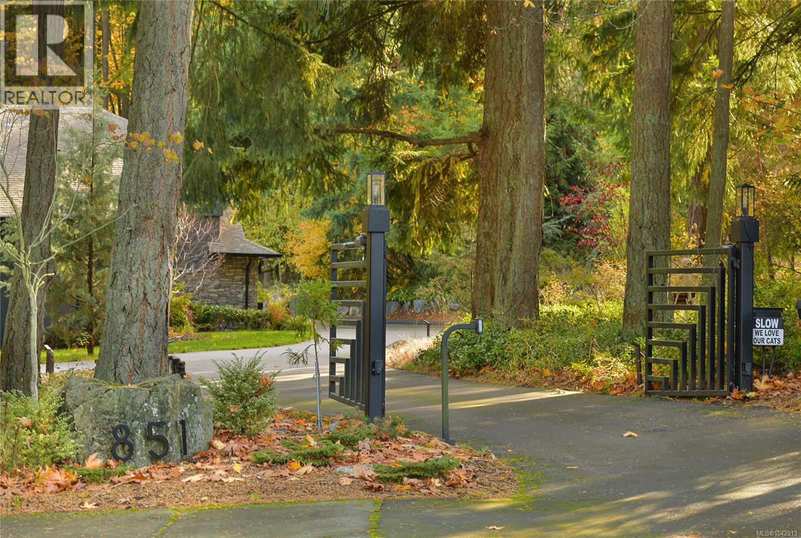 851 Sayward Rd