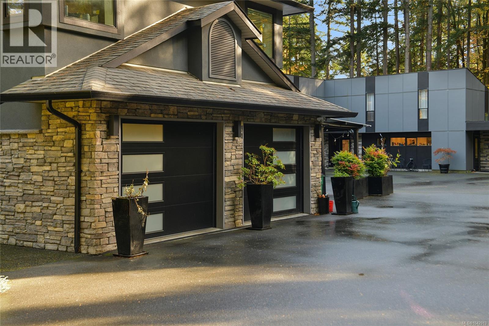 851 Sayward Rd