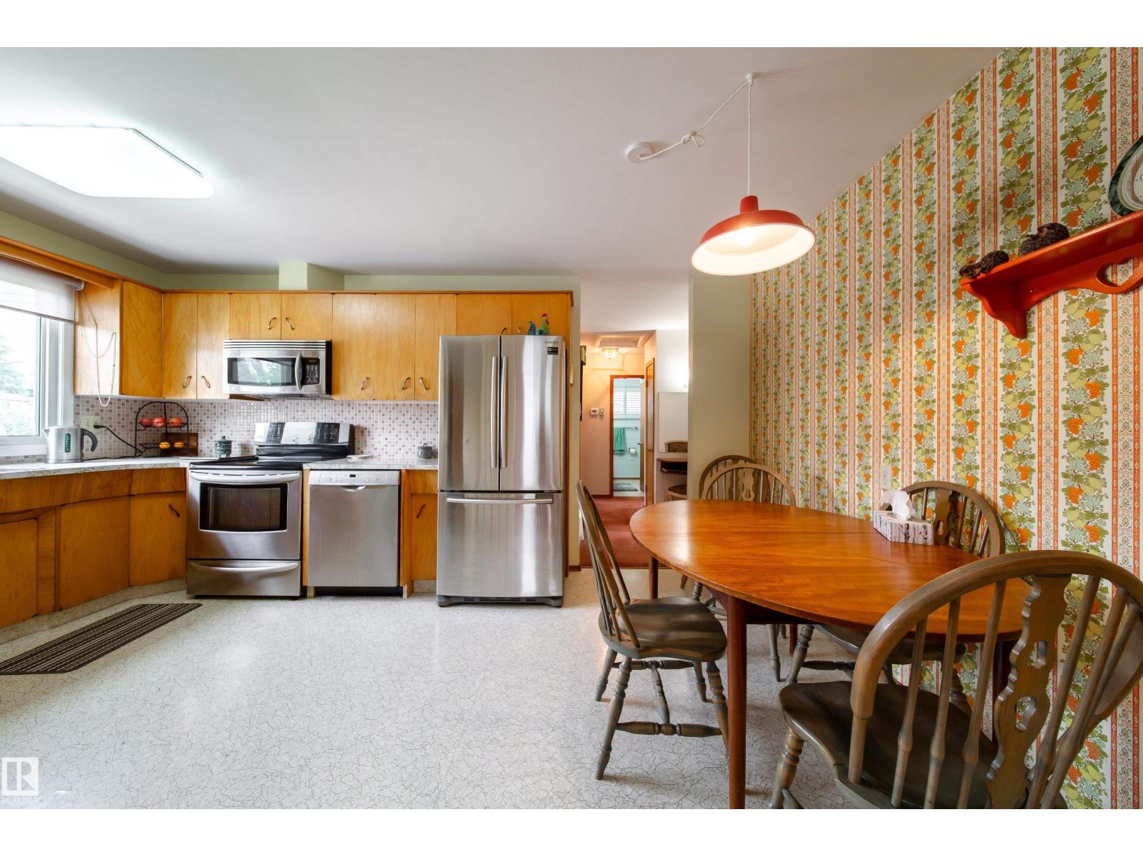 4328 116 St NW NW, Edmonton, Alberta  T6J 1R9 - Photo 10 - E4498099