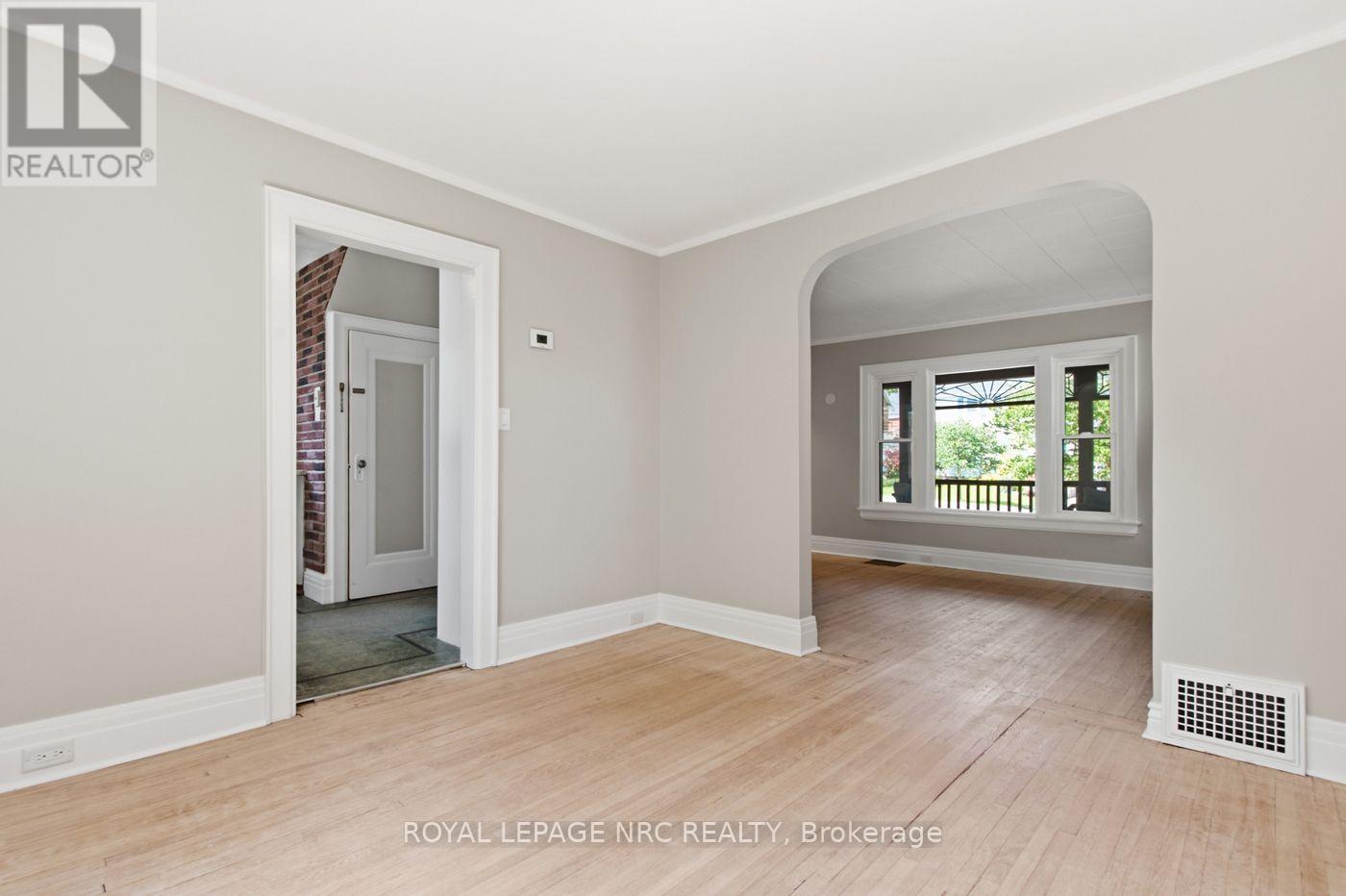 18 Chapel Street N, Thorold, Ontario  L2V 2E2 - Photo 10 - X13547100