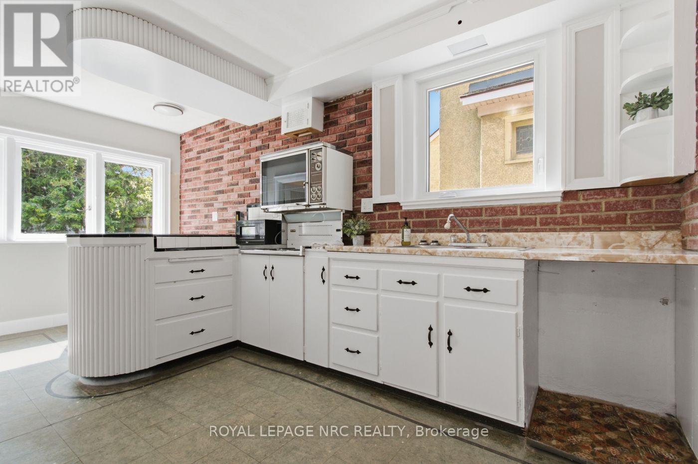18 Chapel Street N, Thorold, Ontario  L2V 2E2 - Photo 13 - X13547100