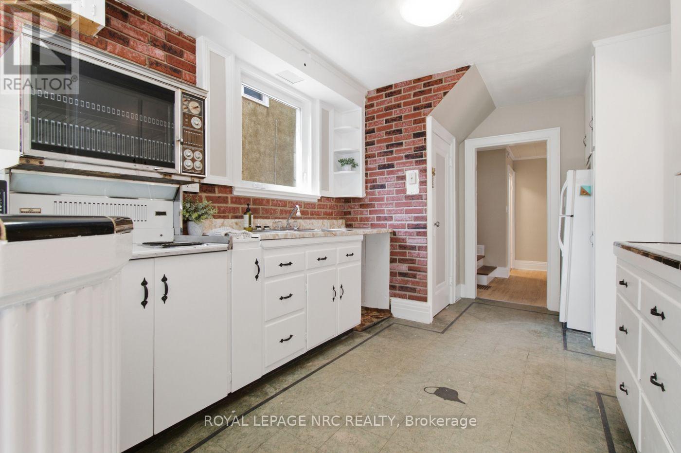 18 Chapel Street N, Thorold, Ontario  L2V 2E2 - Photo 14 - X13547100