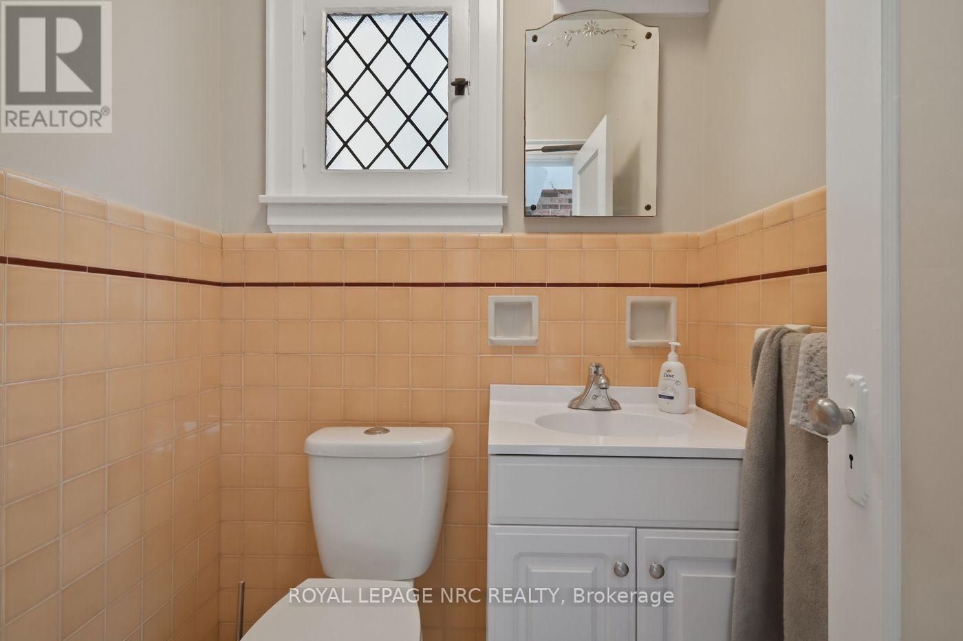 18 Chapel Street N, Thorold, Ontario  L2V 2E2 - Photo 18 - X13547100