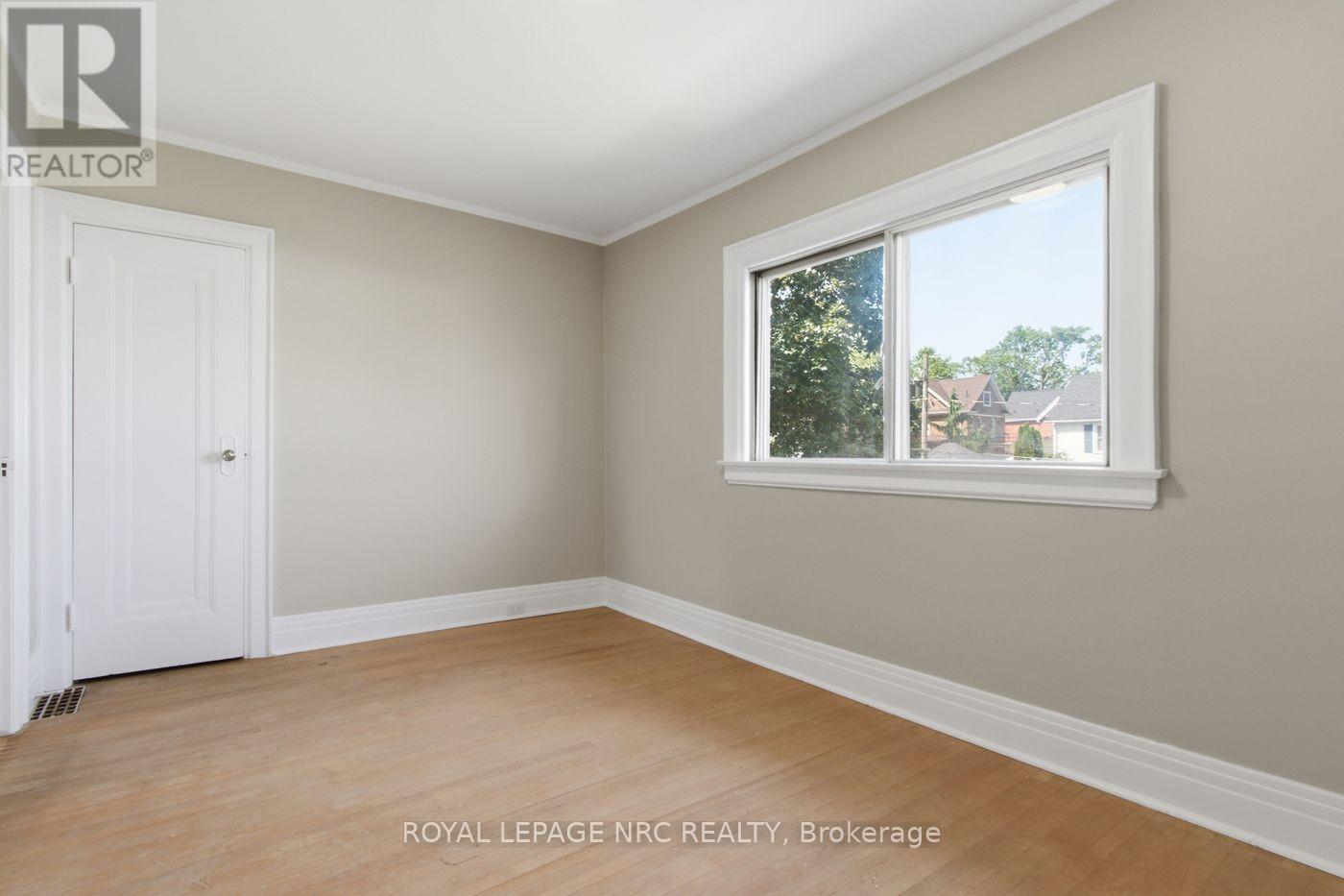 18 Chapel Street N, Thorold, Ontario  L2V 2E2 - Photo 21 - X13547100