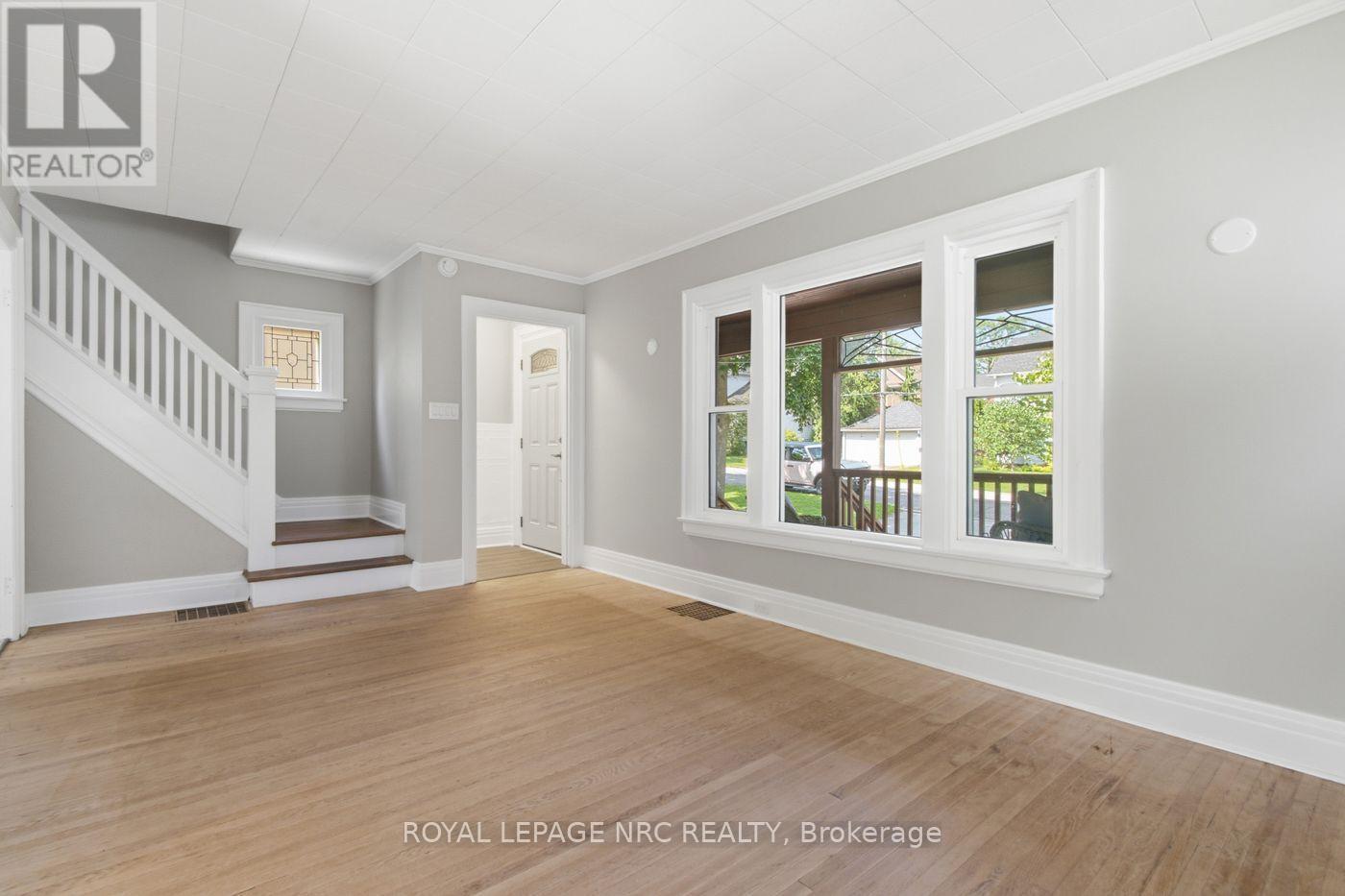 18 Chapel Street N, Thorold, Ontario  L2V 2E2 - Photo 5 - X13547100